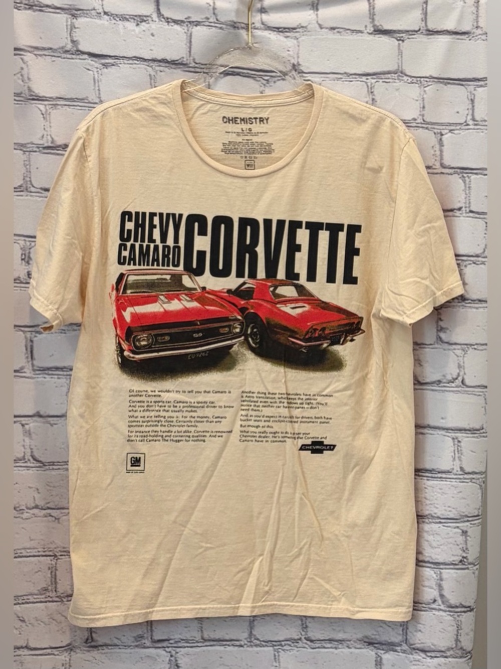 Chemistry Size:L Men’s Corvette Graphic Tee with Red Car Print